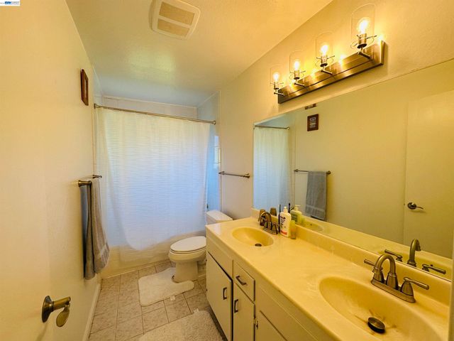 25132 DEL MAR AVE, Hayward, CA 94542