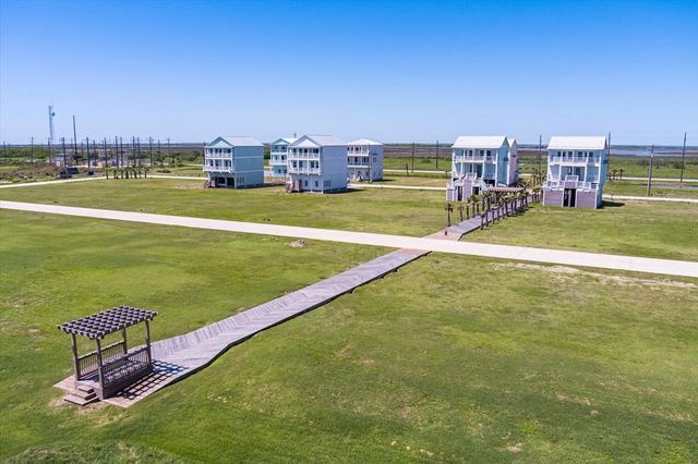 639 Arlo Terrace, Gilchrist, TX 77617