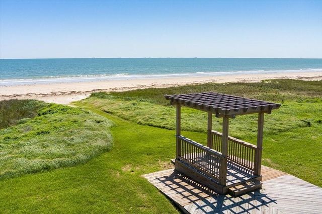 639 Arlo Terrace, Gilchrist, TX 77617