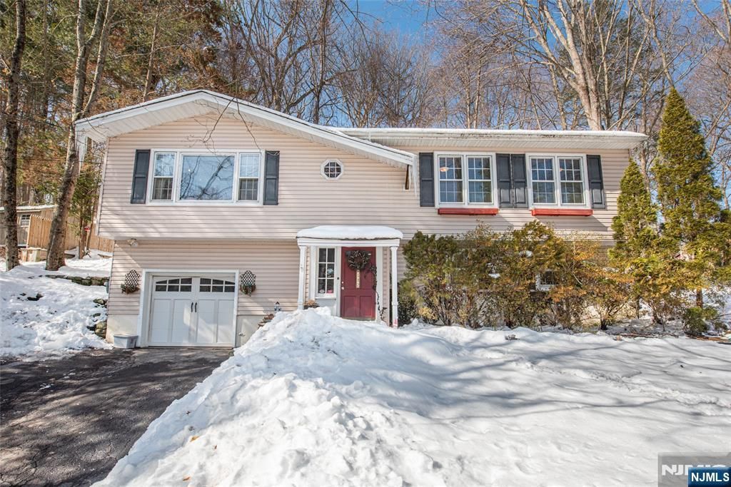 312 Cupsaw Drive, Ringwood, NJ 07456