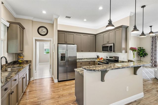 1212 FIESTA KEY CIRCLE, Lady Lake, FL 32159