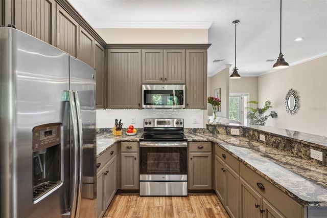 1212 FIESTA KEY CIRCLE, Lady Lake, FL 32159