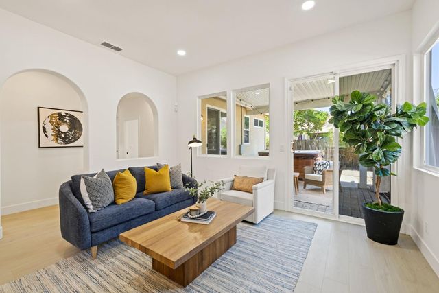 45 Rossignol Cir, Sacramento, CA 95833