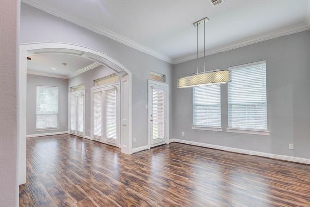 9 Versante Court, Houston, TX 77070