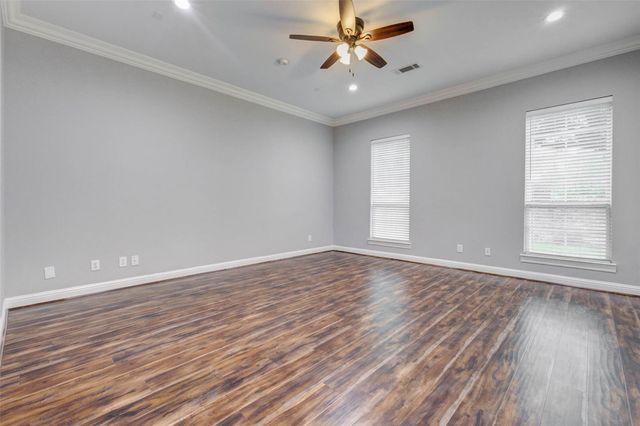 9 Versante Court, Houston, TX 77070
