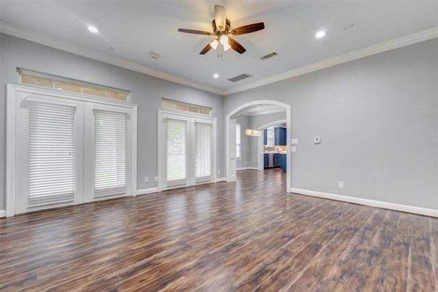 9 Versante Court, Houston, TX 77070