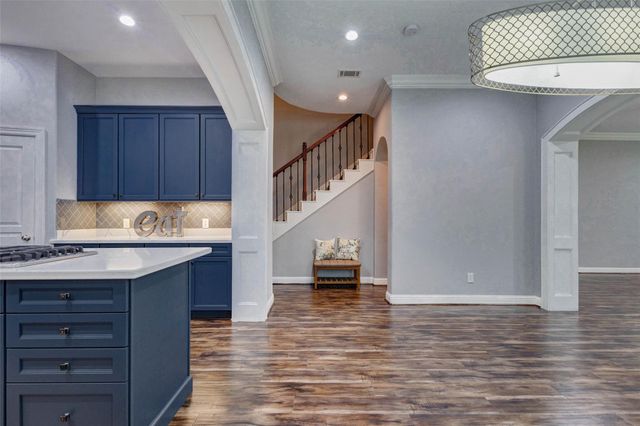 9 Versante Court, Houston, TX 77070