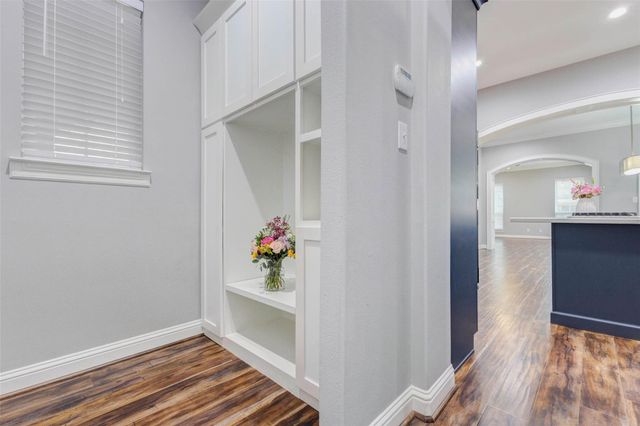9 Versante Court, Houston, TX 77070