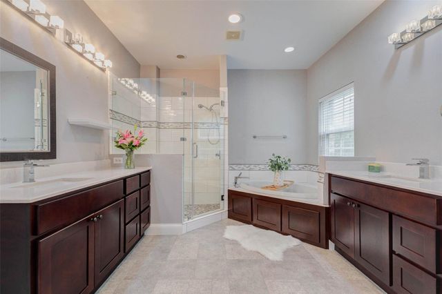 9 Versante Court, Houston, TX 77070