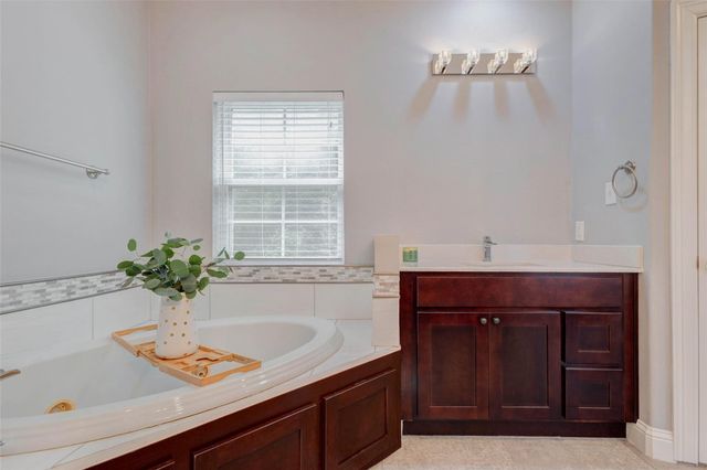 9 Versante Court, Houston, TX 77070