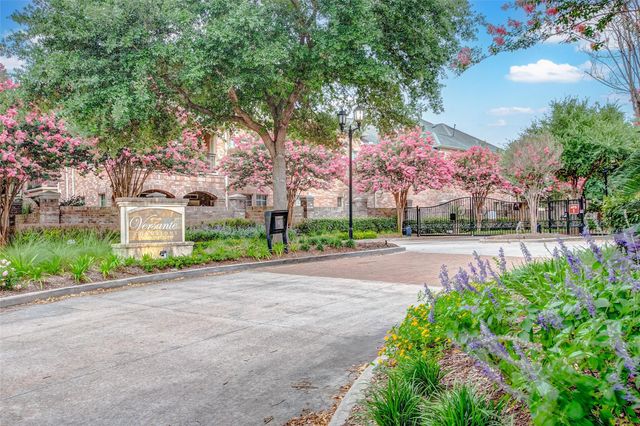 9 Versante Court, Houston, TX 77070