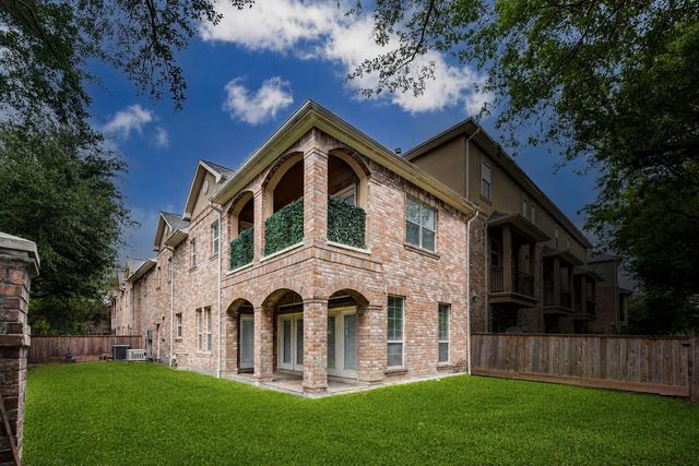 9 Versante Court, Houston, TX 77070