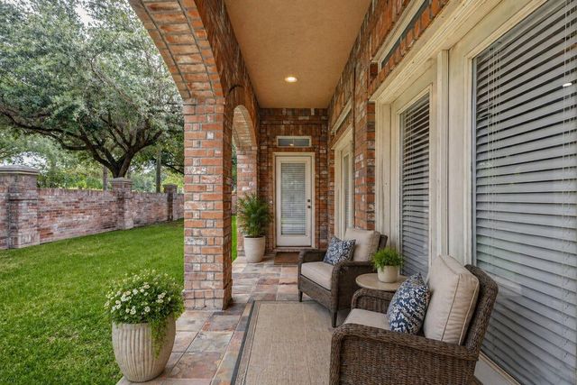 9 Versante Court, Houston, TX 77070