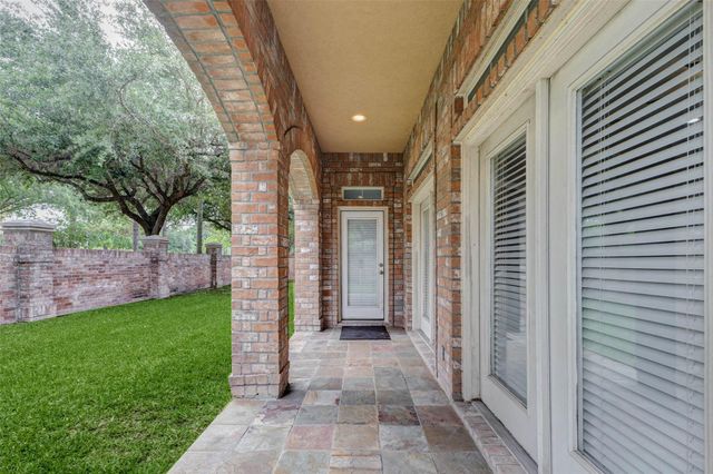 9 Versante Court, Houston, TX 77070