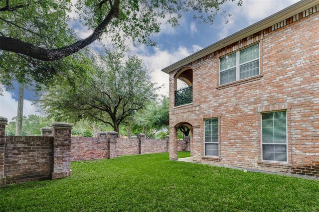 9 Versante Court, Houston, TX 77070