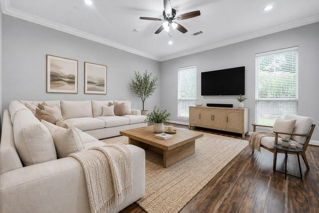 9 Versante Court, Houston, TX 77070