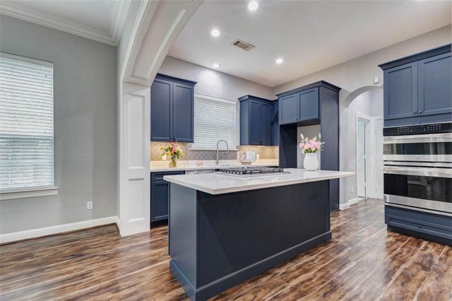9 Versante Court, Houston, TX 77070