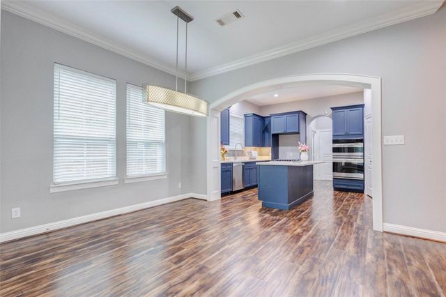 9 Versante Court, Houston, TX 77070