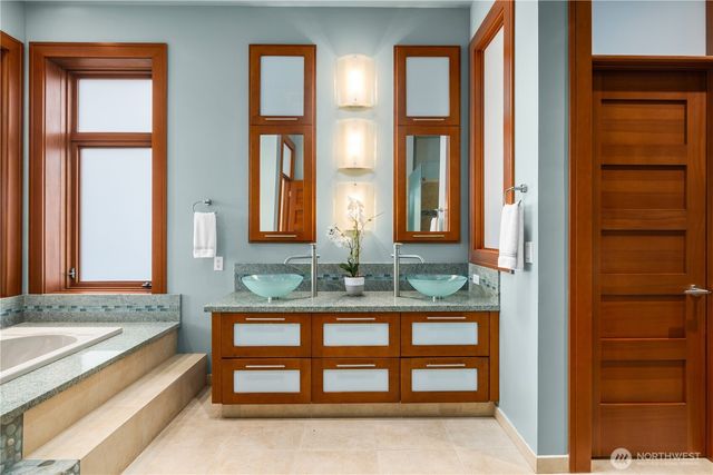 4632 E Mercer Way, Mercer Island, WA 98040