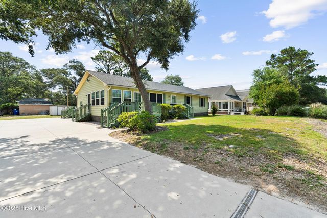 210 NE 52nd Street, Oak Island, NC 28465