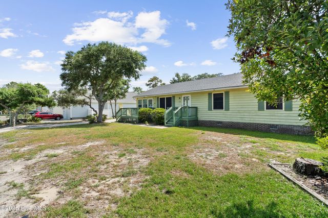 210 NE 52nd Street, Oak Island, NC 28465