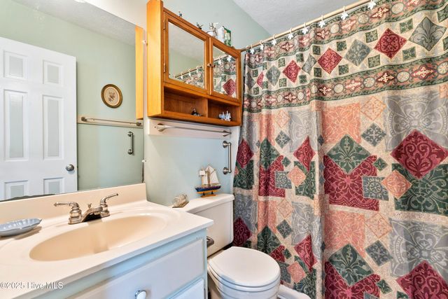 210 NE 52nd Street, Oak Island, NC 28465