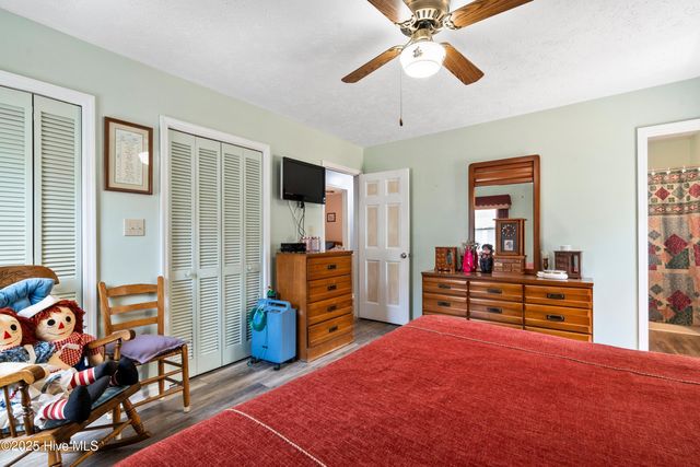 210 NE 52nd Street, Oak Island, NC 28465