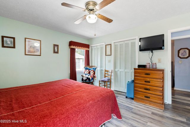 210 NE 52nd Street, Oak Island, NC 28465