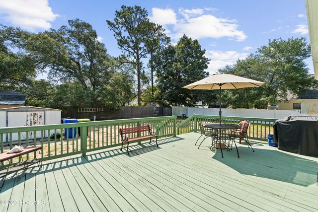 210 NE 52nd Street, Oak Island, NC 28465