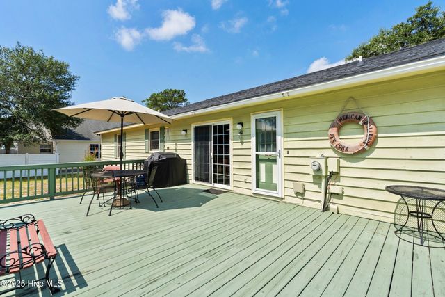 210 NE 52nd Street, Oak Island, NC 28465