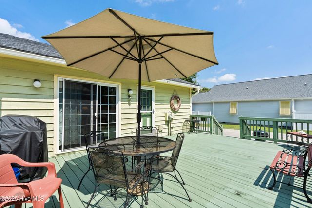 210 NE 52nd Street, Oak Island, NC 28465