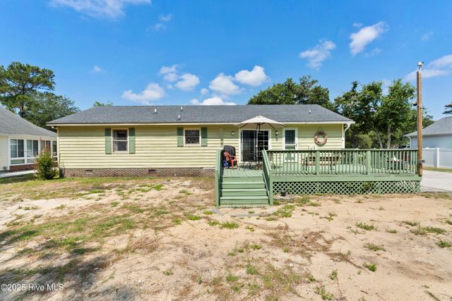 210 NE 52nd Street, Oak Island, NC 28465