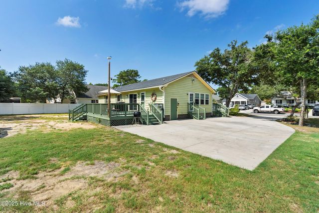 210 NE 52nd Street, Oak Island, NC 28465