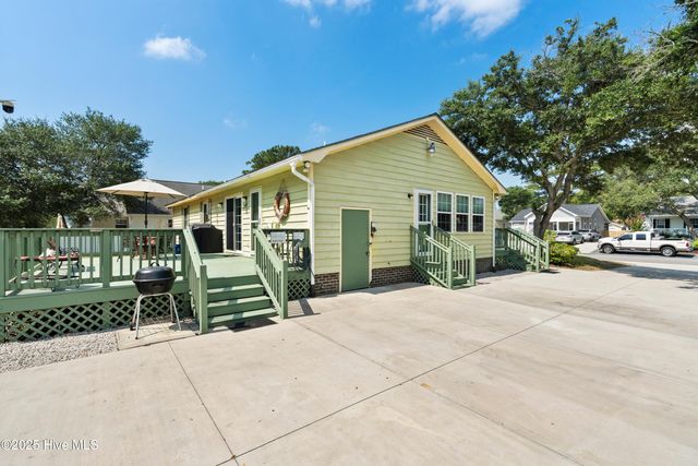 210 NE 52nd Street, Oak Island, NC 28465