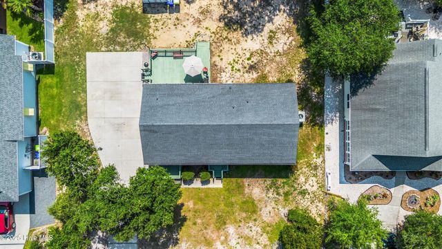 210 NE 52nd Street, Oak Island, NC 28465