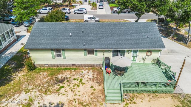 210 NE 52nd Street, Oak Island, NC 28465