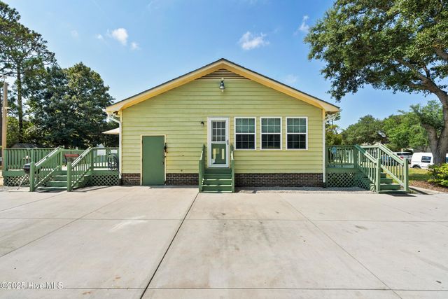 210 NE 52nd Street, Oak Island, NC 28465