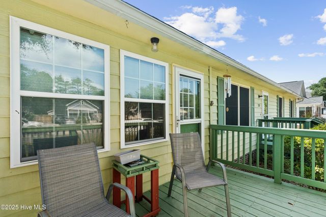210 NE 52nd Street, Oak Island, NC 28465