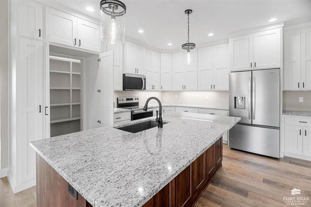 1905 Arbor Lane, Wamego, KS 66547