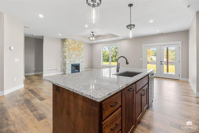 1905 Arbor Lane, Wamego, KS 66547