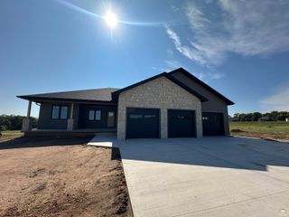 1905 Arbor Lane, Wamego, KS 66547