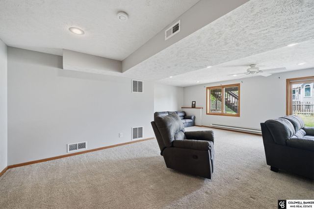 7910 Red Oak Road, Lincoln, NE 68516