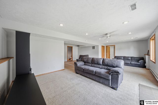 7910 Red Oak Road, Lincoln, NE 68516