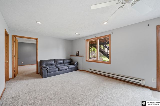 7910 Red Oak Road, Lincoln, NE 68516
