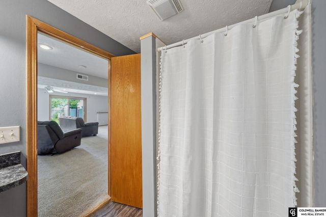 7910 Red Oak Road, Lincoln, NE 68516