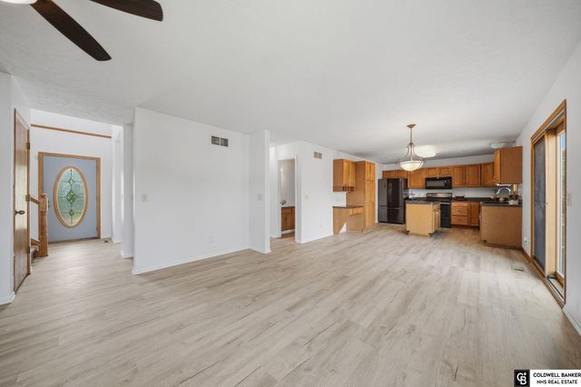 7910 Red Oak Road, Lincoln, NE 68516