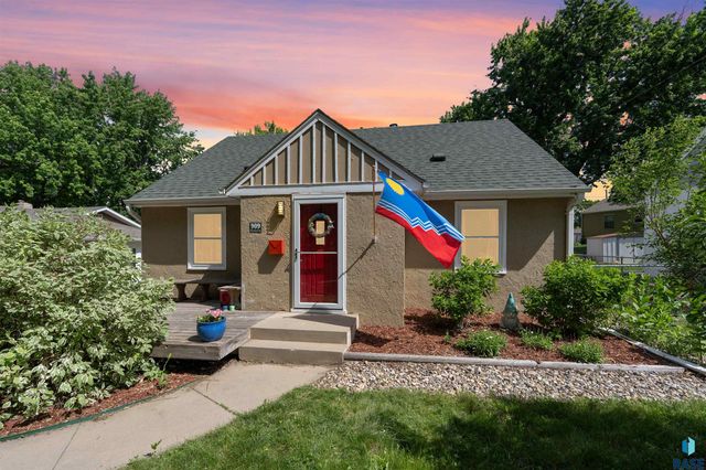 909 S Westmoor Dr Drive, Sioux Falls, SD 57104