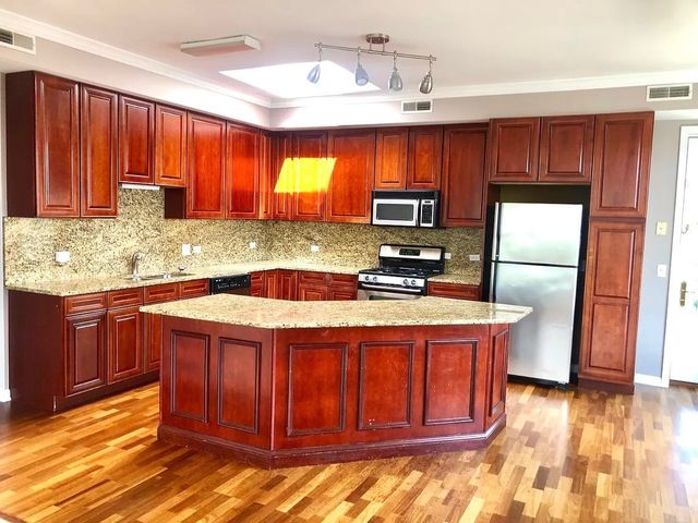 5036 W Pensacola Avenue 401, Chicago, IL 60641