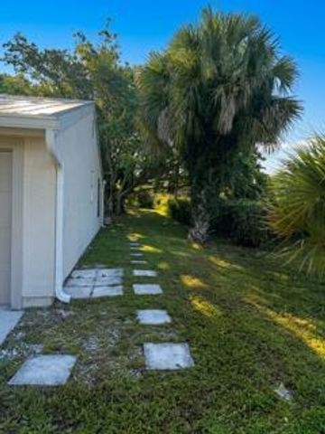 766 SW Belmont Circle, Port St. Lucie, FL 34953