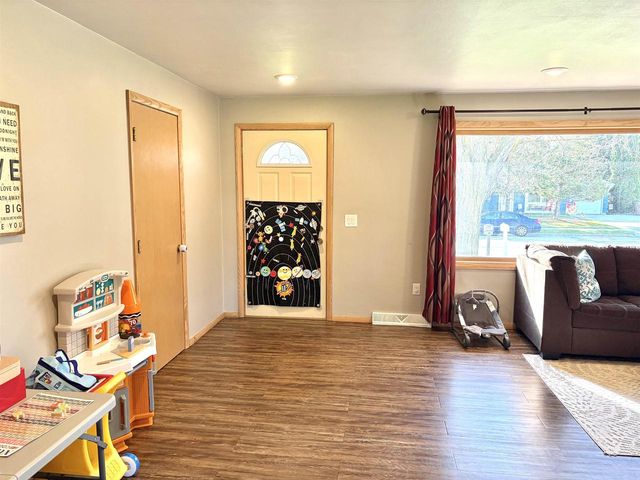 916 LONDON STREET, Menasha, WI 54952